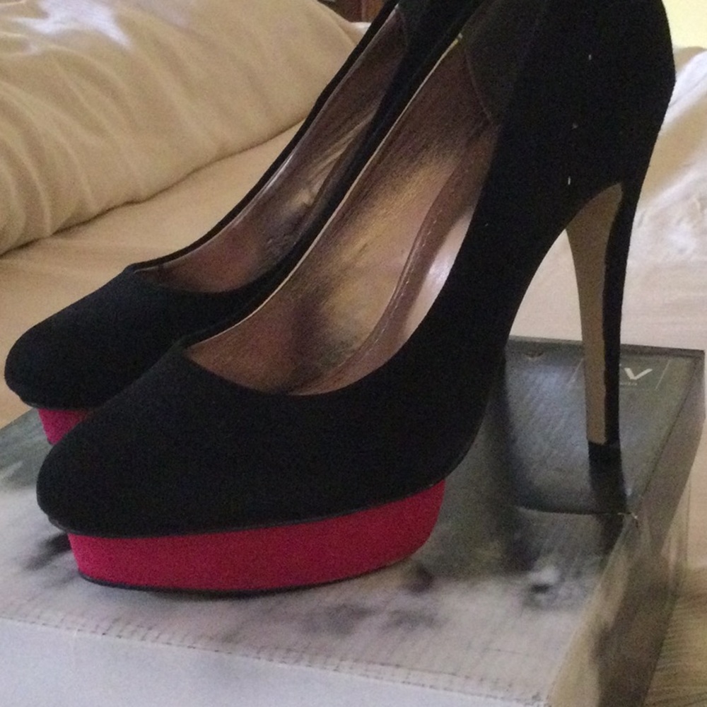 DV Dolce Vita 'Boston' Berry Suede Sz 9.5. Black body, berry platform.